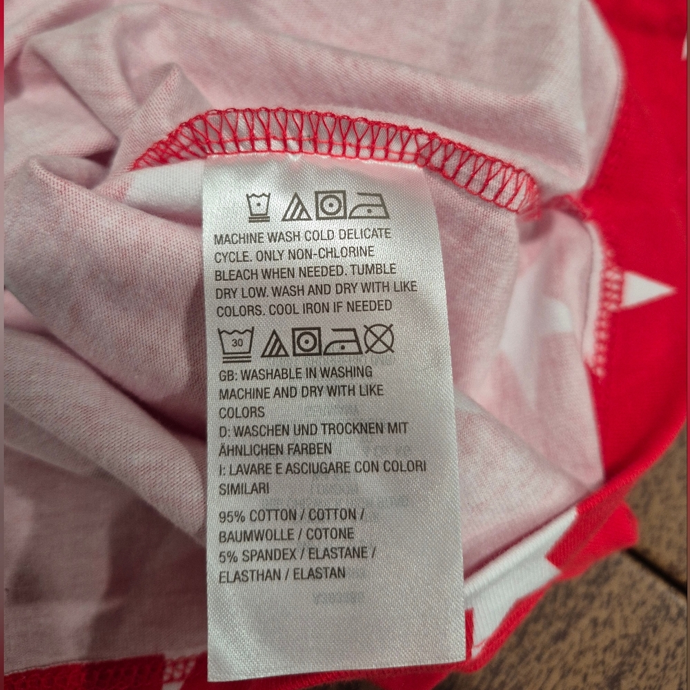 Red Star Patterned Women's Top - Picture 5 of 7